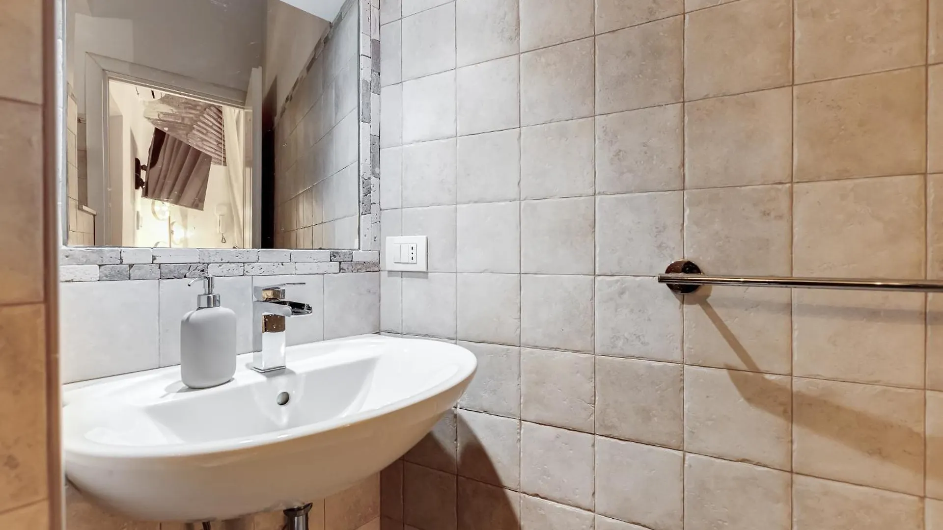 New Roman Apartment - Rome Dream Home