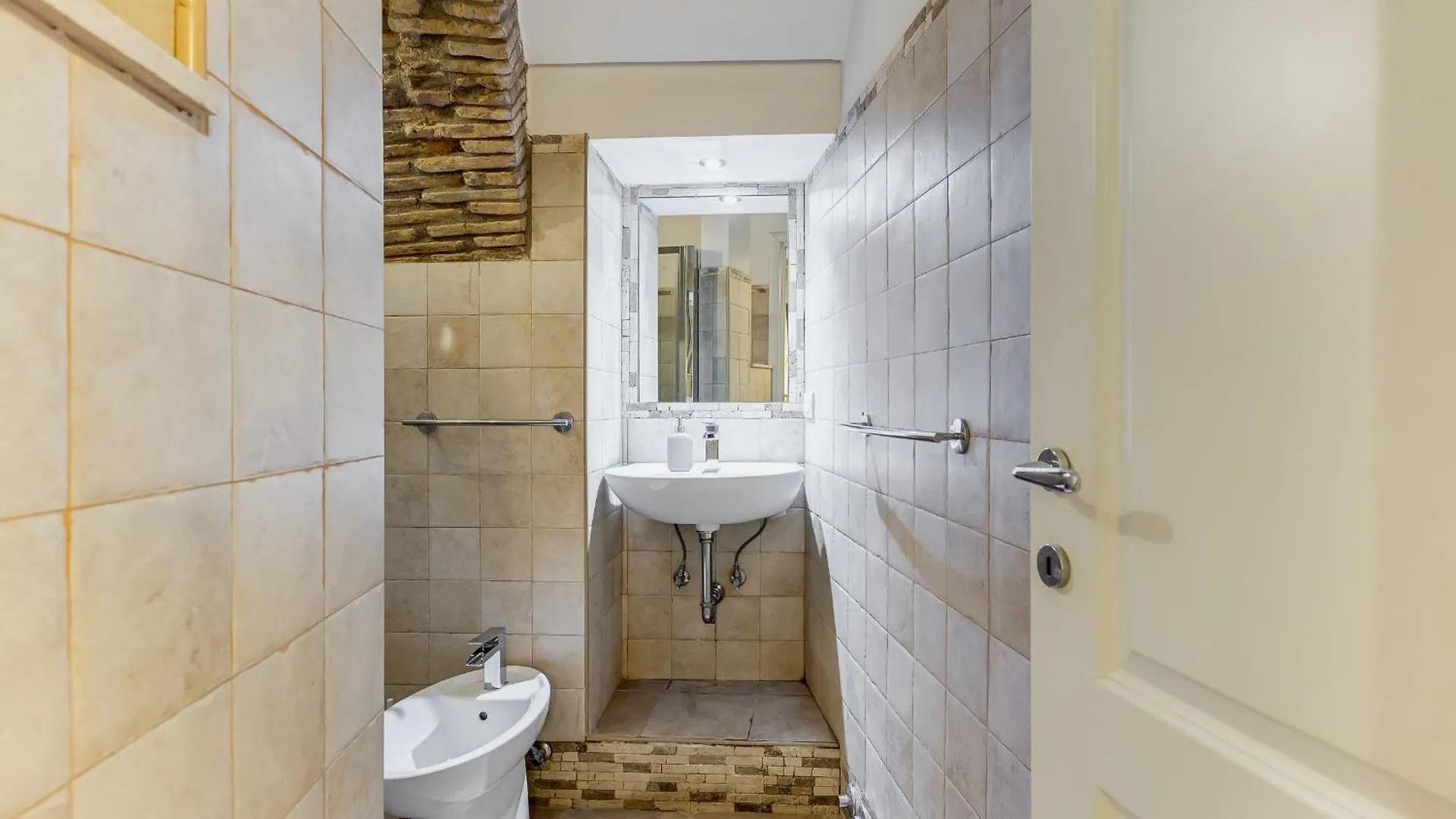 New Roman Apartment - Rome Dream Home 0*,  İtalya