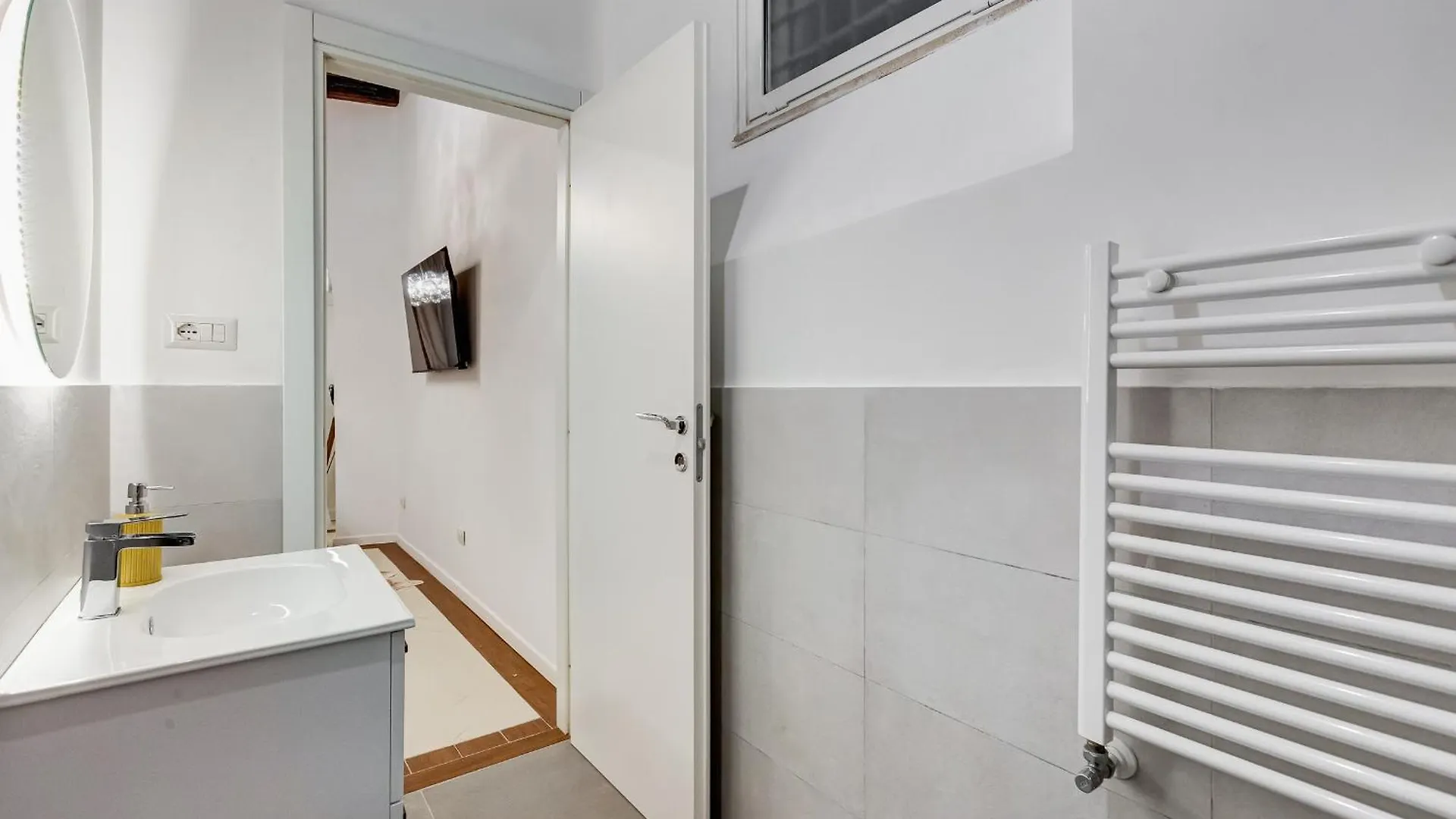 New Roman Apartment - Rome Dream Home